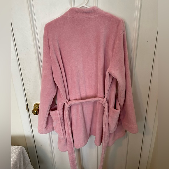 Great for Winter PINK fleece robe! - Picture 4 of 4